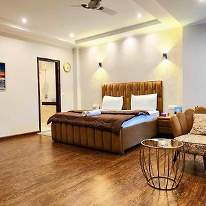 Hotel City Premier - Near Galleria Market , Super Mart-1 Dlf Gurgaon